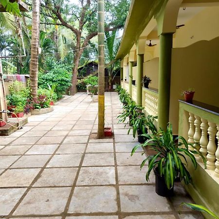One Love Guest House Morjim Luaran gambar