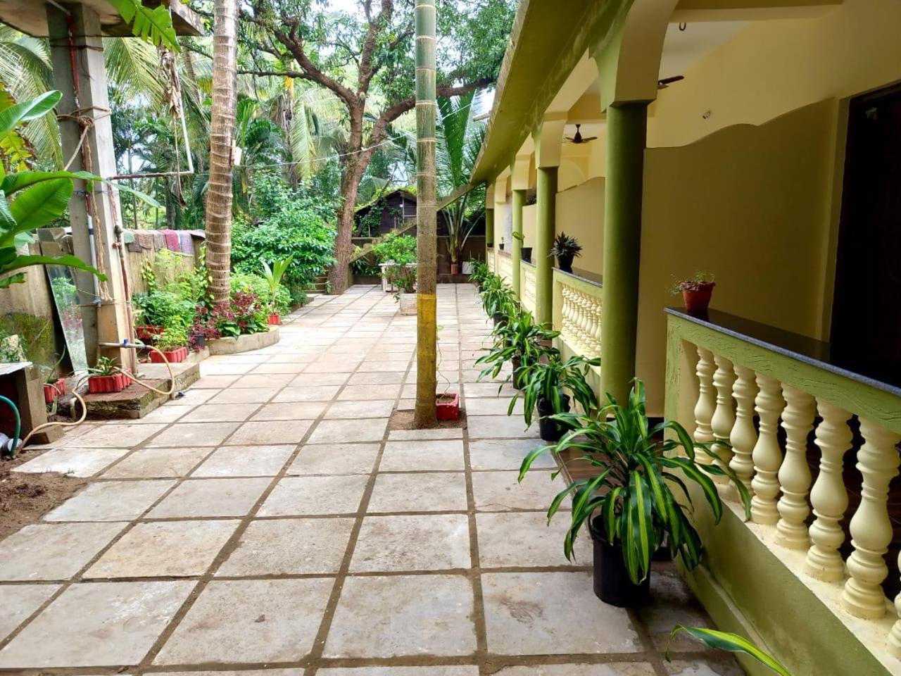 One Love Guest House Morjim Luaran gambar