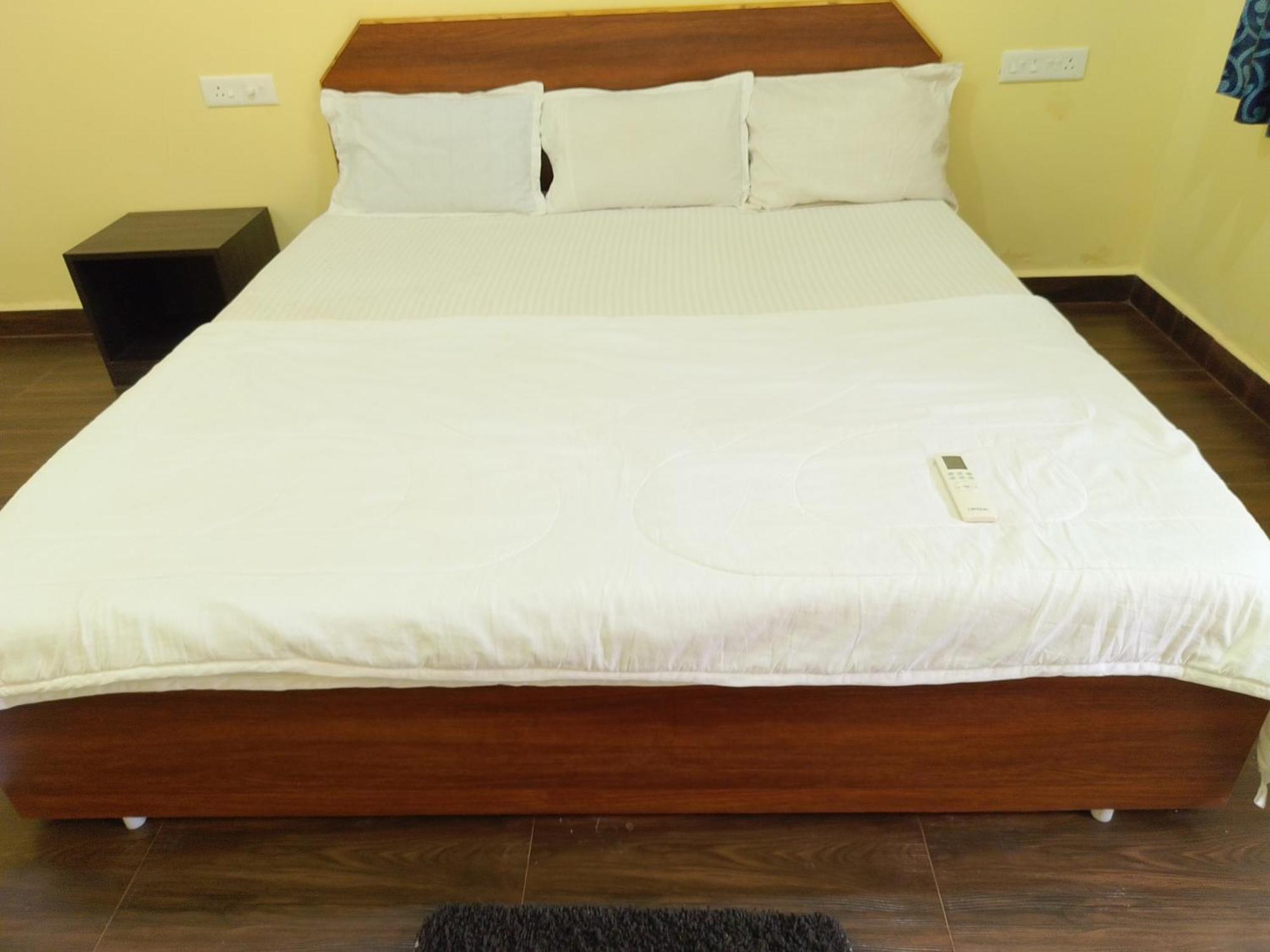 One Love Guest House Morjim Luaran gambar